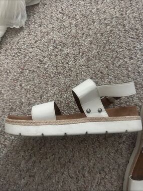 Time and Tru White Double-Strap Leather Sandals WIDE